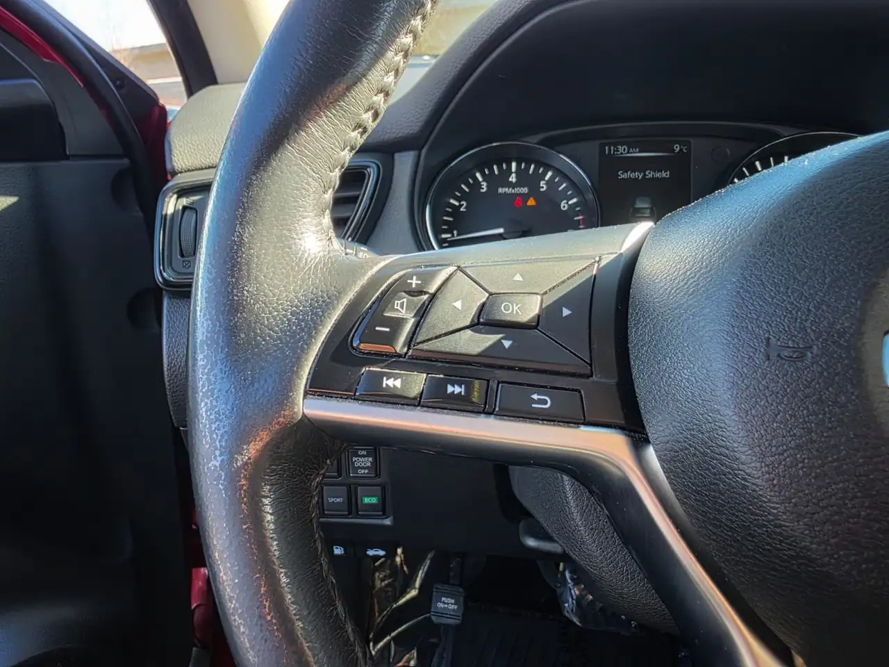 Nissan Rogue снимка Nissan Rogue