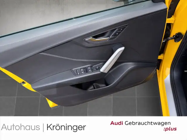 Audi Q2 view 8