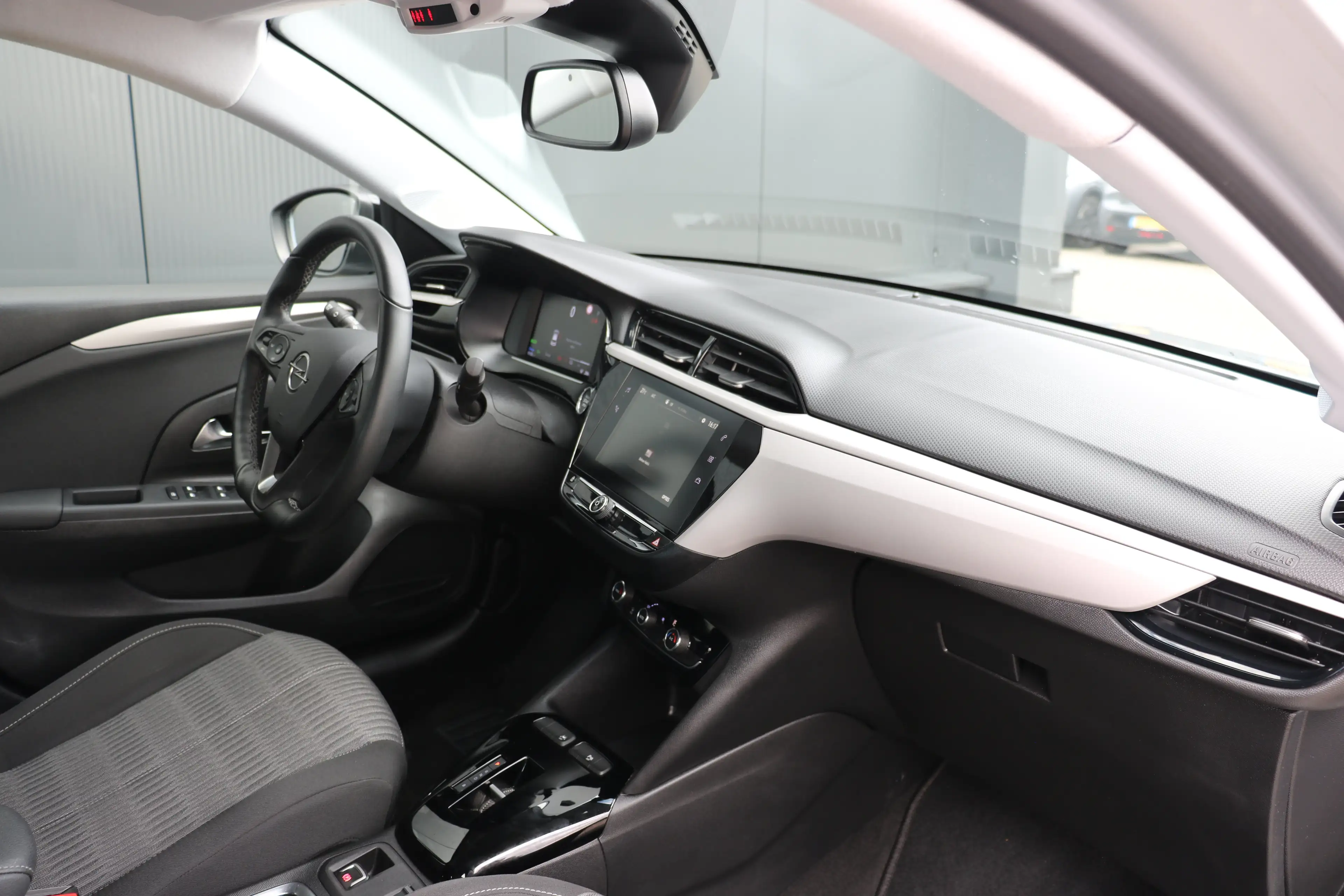 Opel Corsa-e e Edition | Parkeeersensoren achter | Cruise contr — photo 11