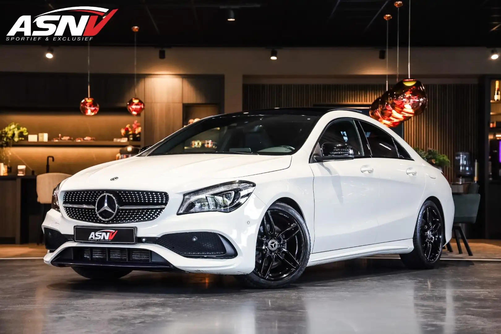 Mercedes-Benz CLA 180 AMG Line, 122 PK, Facelift, AMG/In/Exterieur, Pano Wit - 1