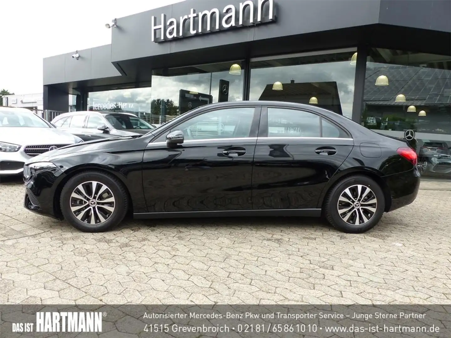 Mercedes-Benz A 180 ADVANCED+MBUX+NAVI+RF-KAMERA+KEYLESS+LED S Schwarz - 2