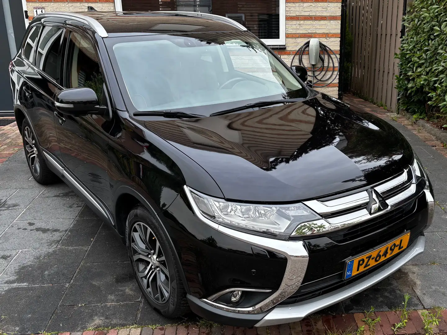 Mitsubishi Outlander Outlander 2.0 Instyle Zwart - 1