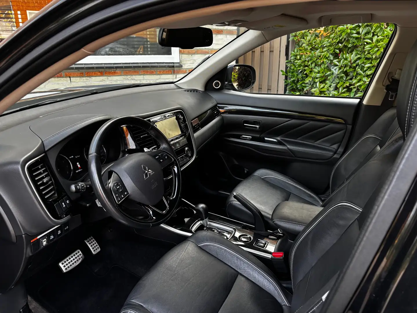 Mitsubishi Outlander Outlander 2.0 Instyle Zwart - 2