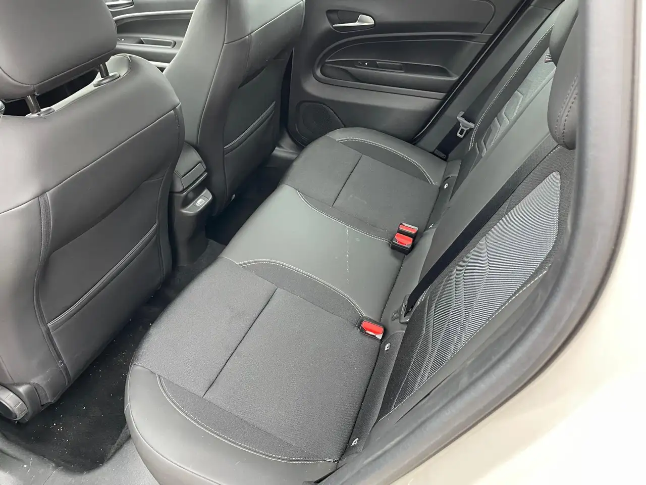 Jeep Avenger 1.2 GSE T3 Altitude *LED*ACC*SHZ*CARPLAY* 26