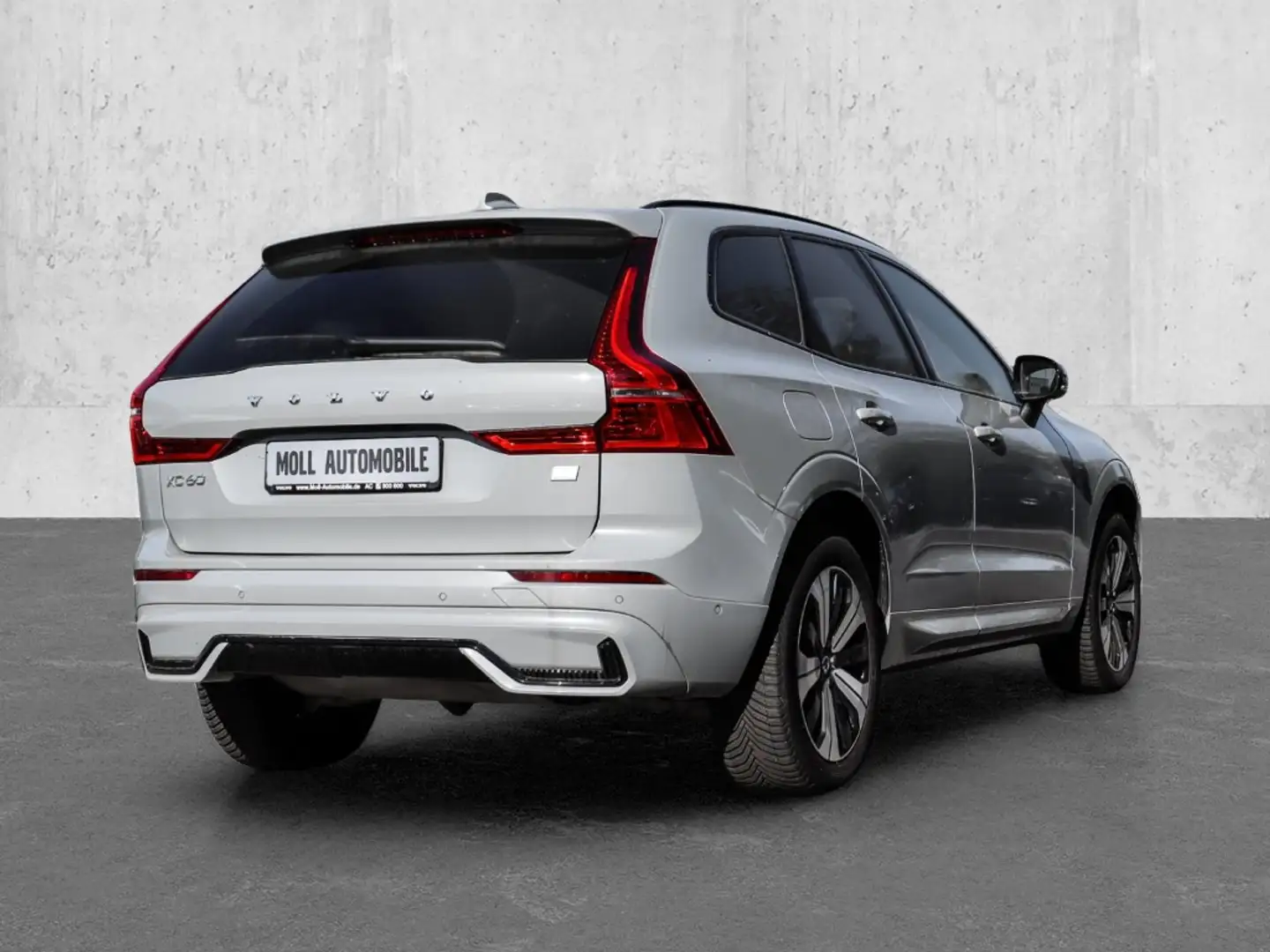 Volvo XC60 Plus Dark Recharge Plug-In Hybrid AWD T8 Twin Engi Grau - 2