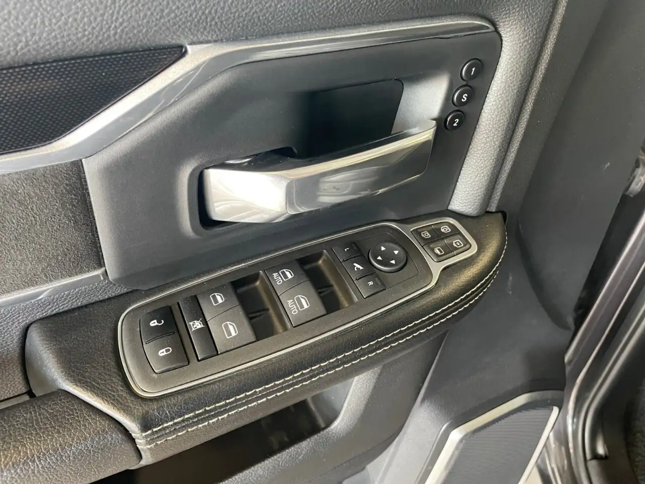 RAM 3500 снимка RAM 3500
