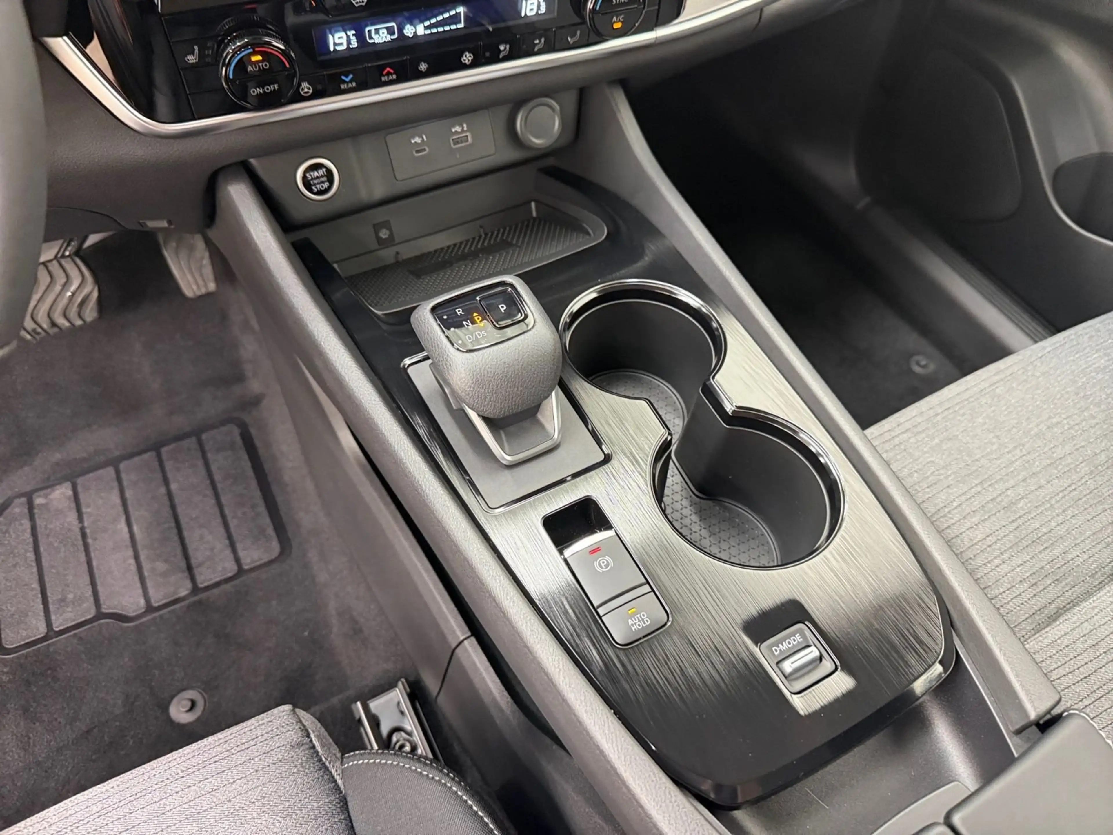 Nissan X-Trail 1.5 Mild-Hybrid Acenta + Comfort Pack X-Tronic 7 PL Camera Adaptive cruise Carplay — photo 13