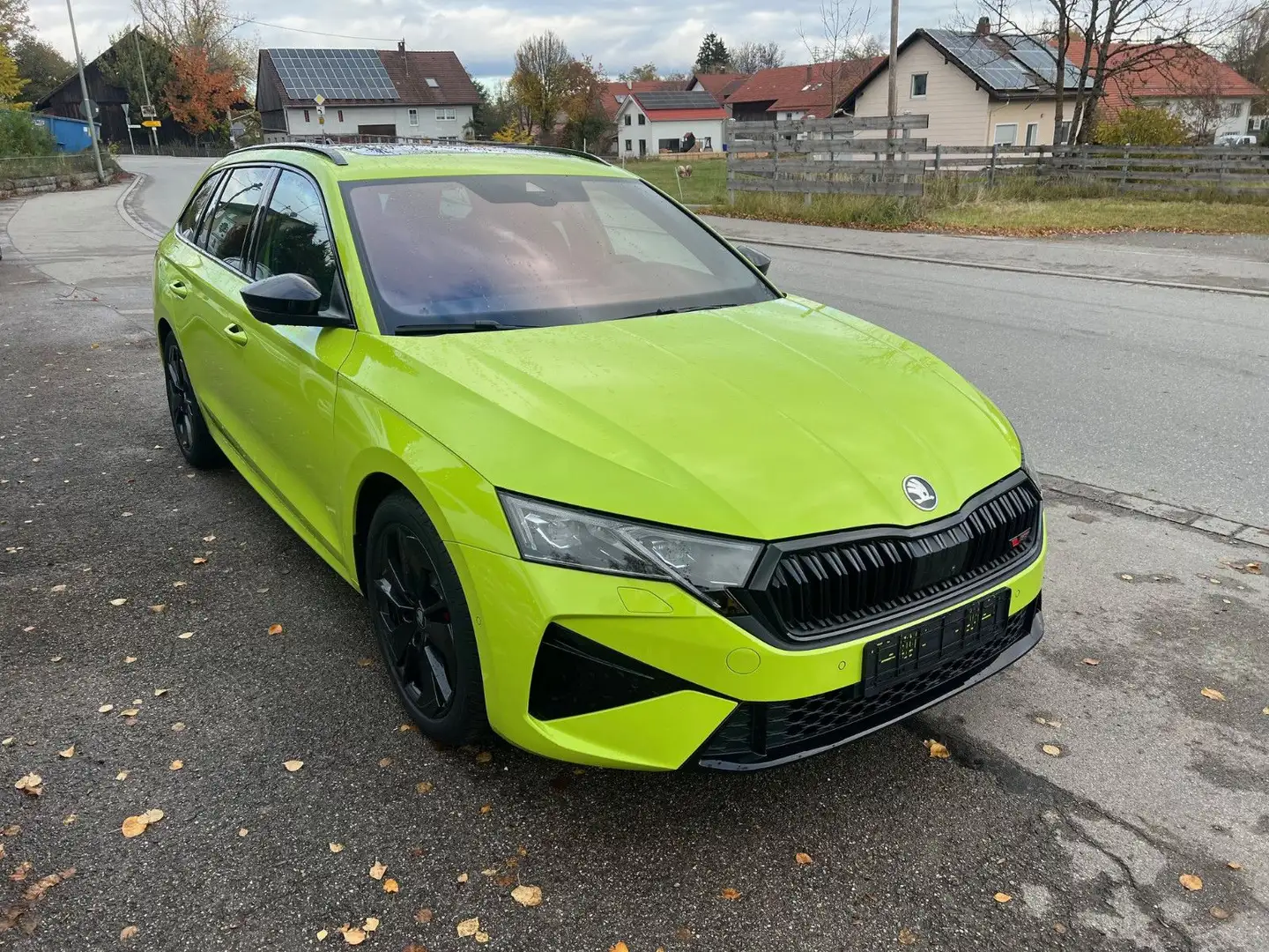 Skoda Octavia Combi RS 2.0 TSI PANO NAVI AHK CANTON Grün - 2