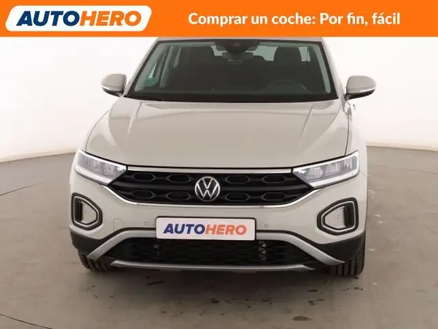 Volkswagen T-Roc view 9