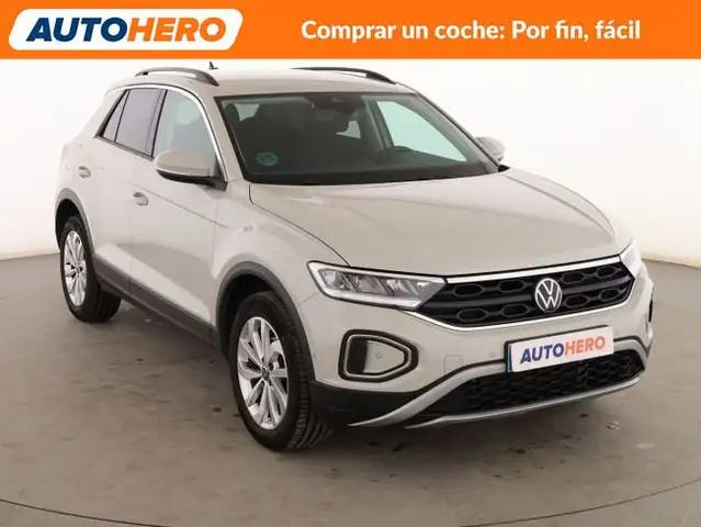 Volkswagen T-Roc view 8