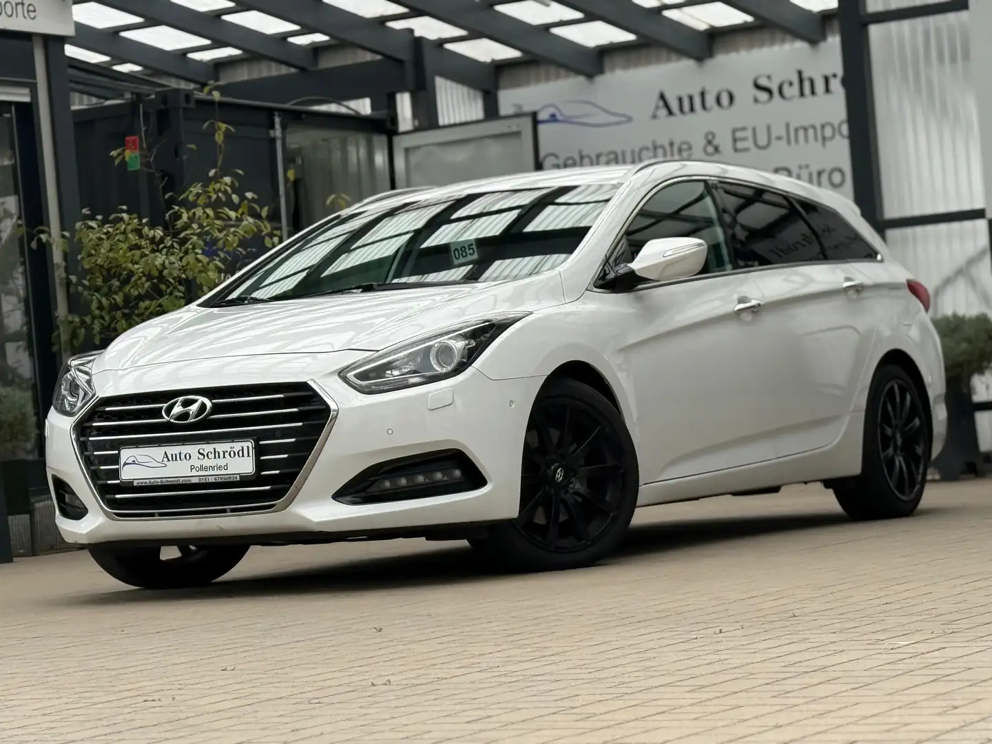 Hyundai i40 Kombi DCT blue 1.7 CRDi Premium, Infinity, Leder Weiß - 1