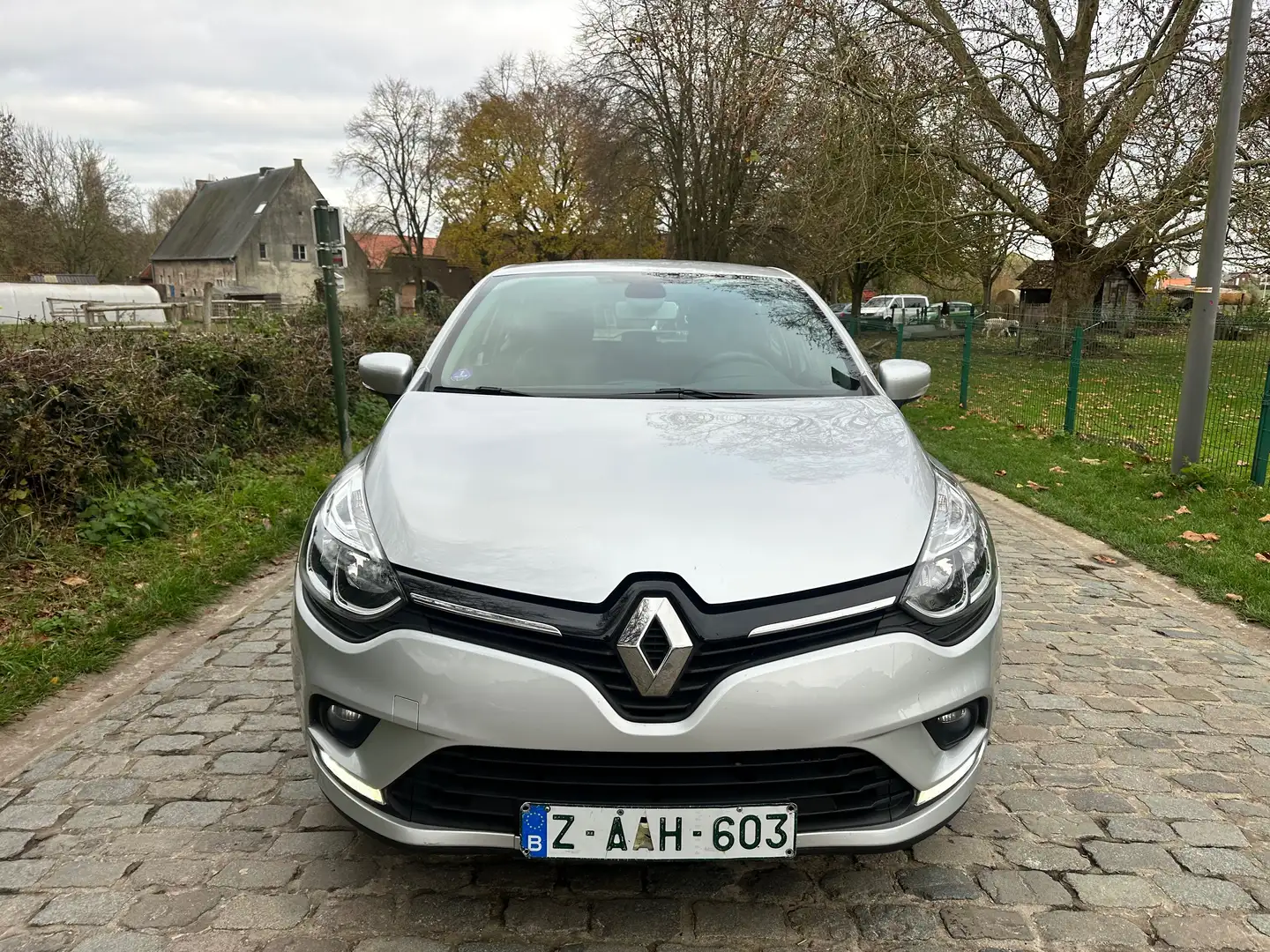 Renault Clio Clio 0.9 TCe *** 29.000KM *** Grijs - 2