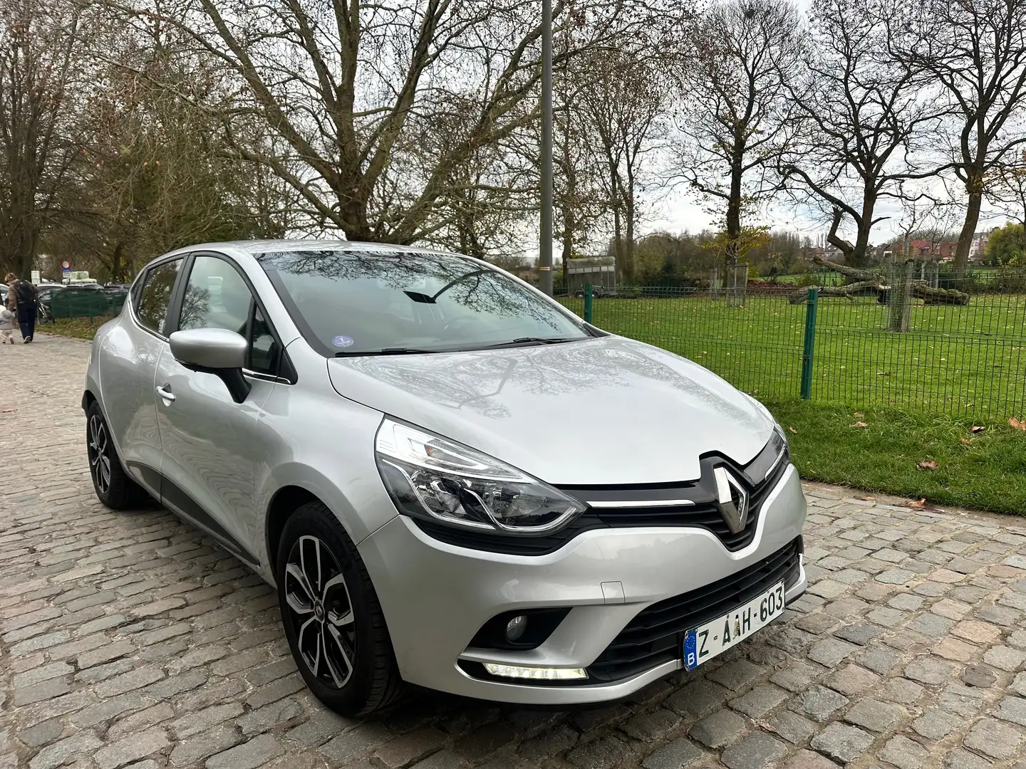 Renault Clio Clio 0.9 TCe *** 29.000KM *** Grijs - 1