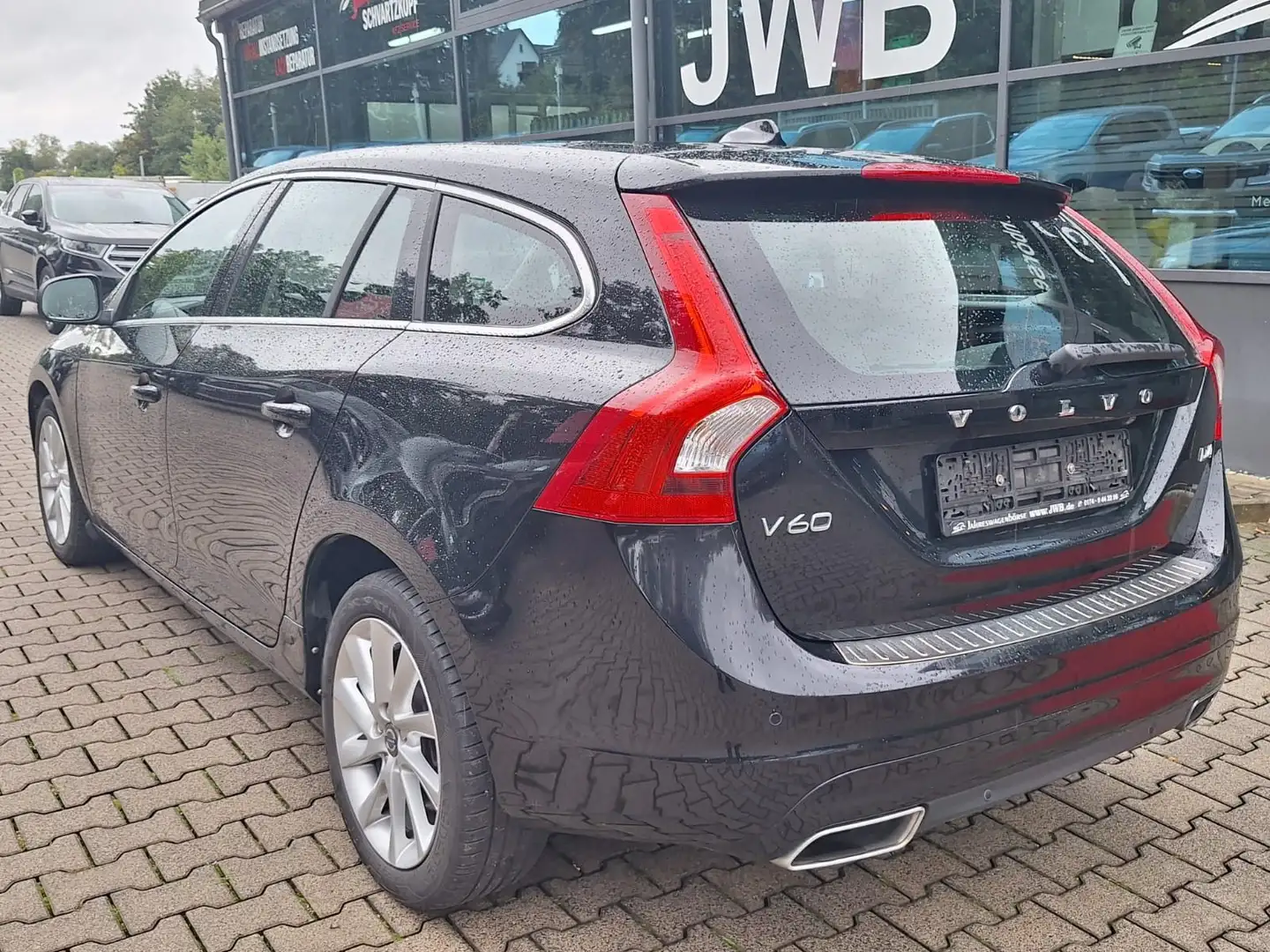 Volvo V60 2,0d Aut. Momentum Xenon Sitzhz KLIMA Np40t€ Schwarz - 2