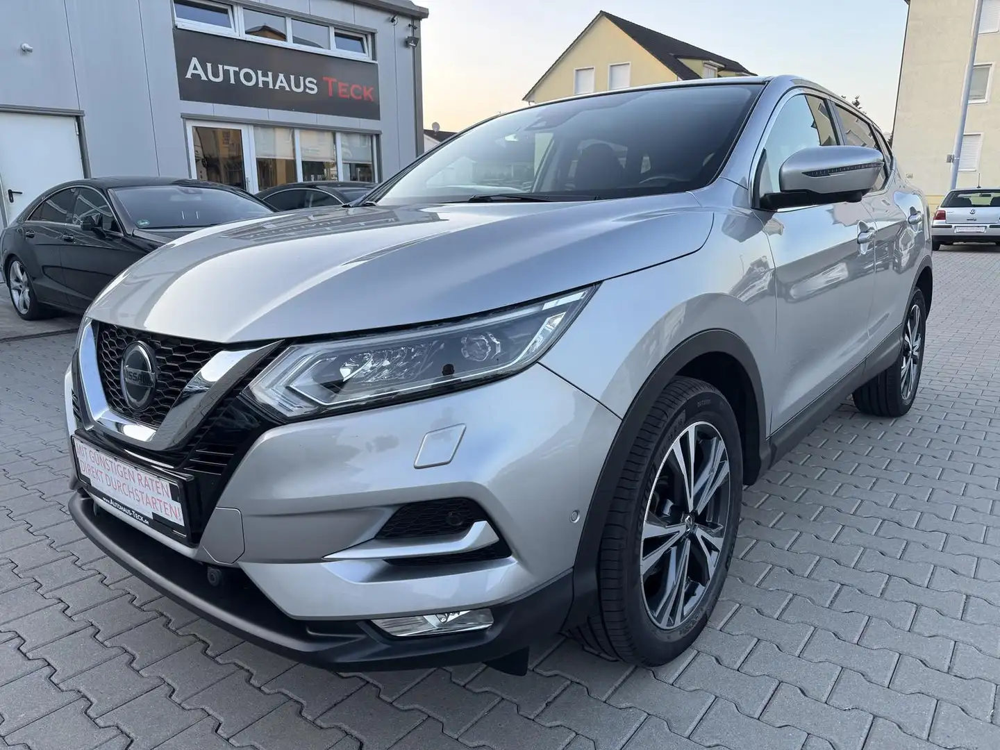 Nissan Qashqai N-Connecta 1.Hand/St. Heizung/NAVI/PDC+KAMERA/SHZ Silber - 1