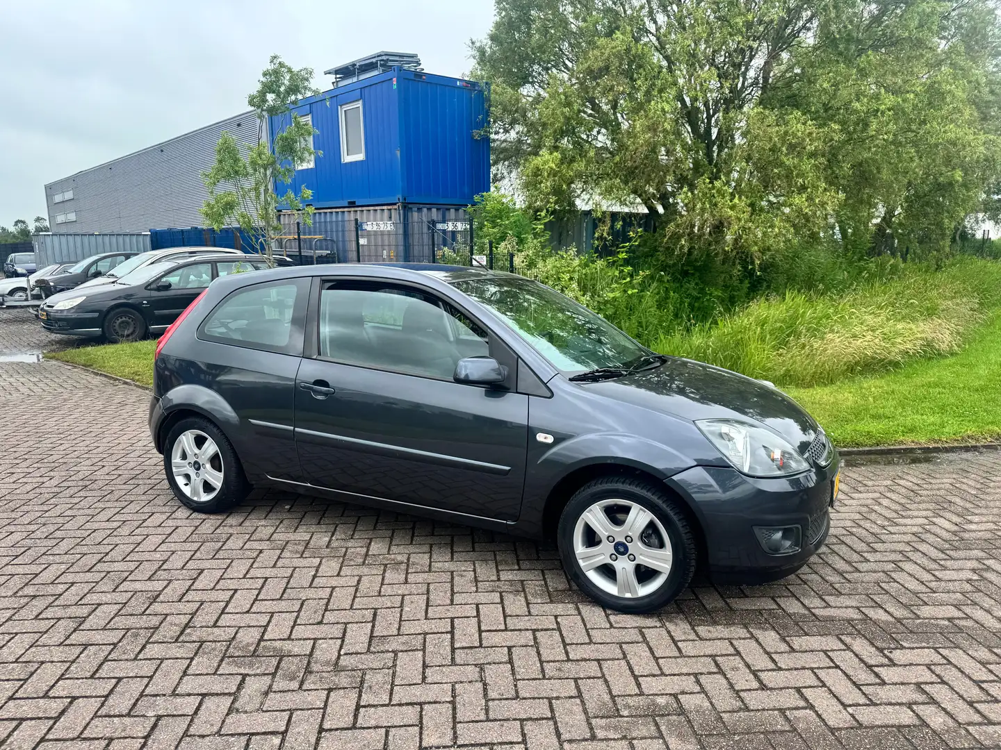 Ford Fiesta Fiesta 1.3-8V Futura Grijs - 2