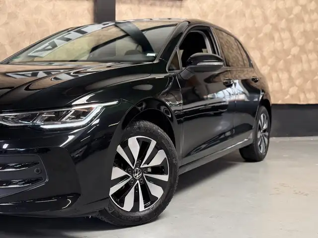 Volkswagen Golf view 2