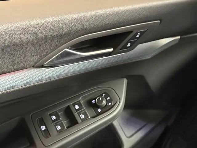 Volkswagen Golf view 13