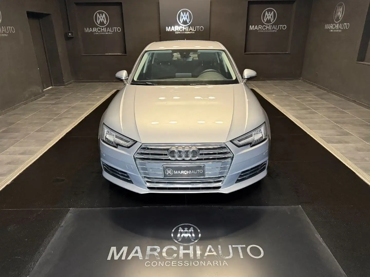Audi A4 2.0 TDI 150 CV Business Sport Zilver - 2