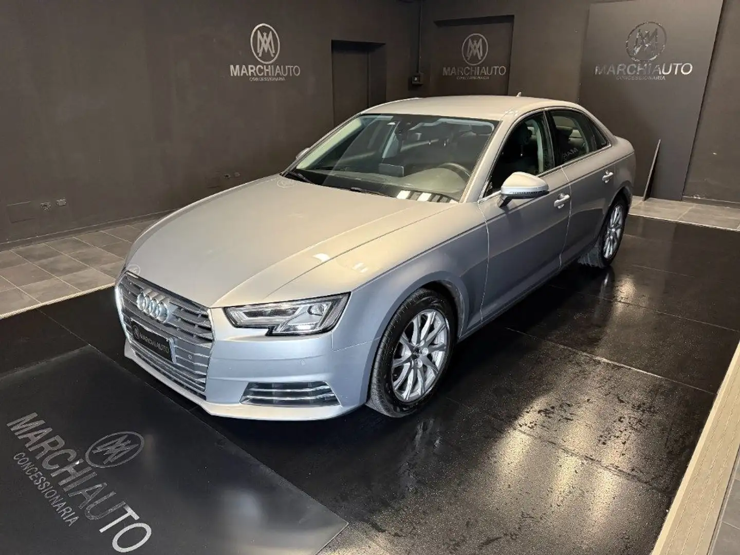 Audi A4 2.0 TDI 150 CV Business Sport Zilver - 1