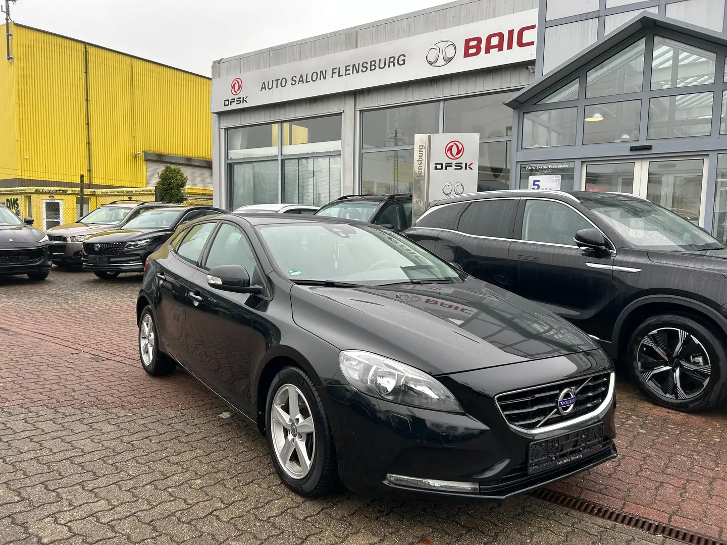 Volvo V40 Kinetic*Tempomat*Sitzheizung**TÜV 08/2026 Schwarz - 1