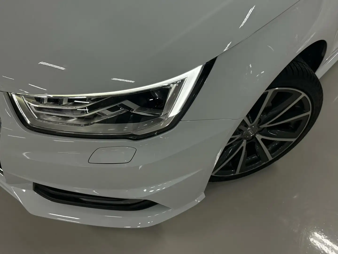 Audi A1 Sportback 1.0 TFSI | Automaat | 2x S-Line | NL | P Wit - 2