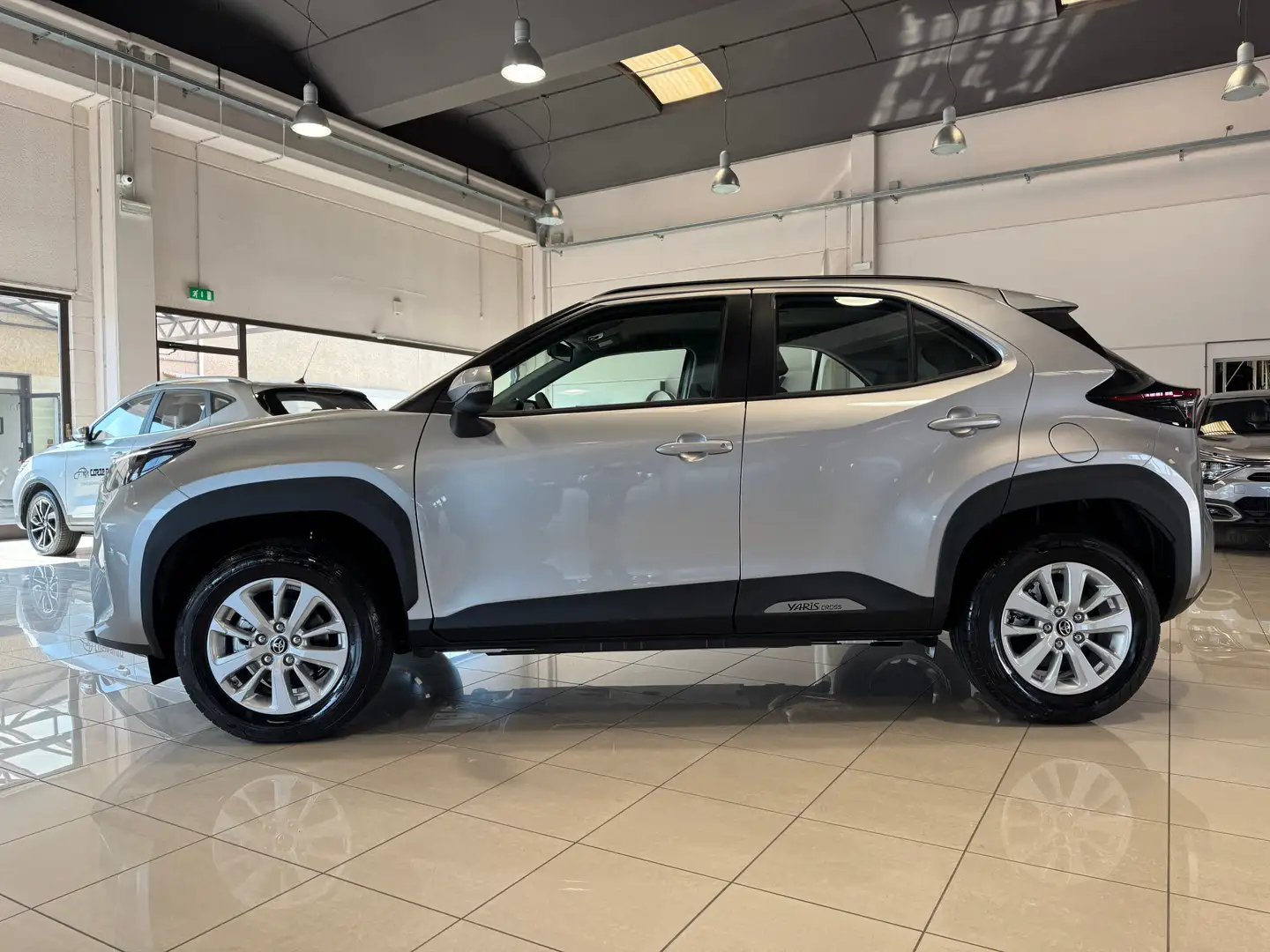 Toyota Yaris Cross 1.5 Hybrid 5p. E-CVT Active NUOVO MODELLO KM ZERO Argento - 2