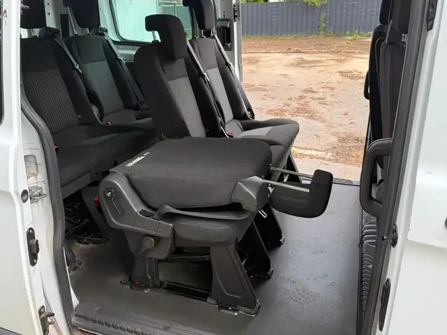 Ford Tourneo Custom view 8