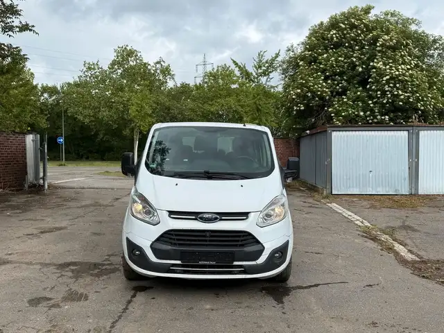 Ford Tourneo Custom view 2