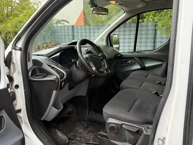 Ford Tourneo Custom view 16