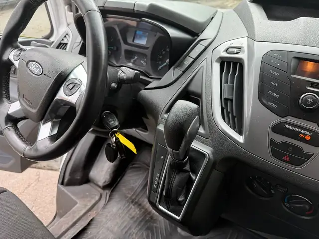 Ford Tourneo Custom view 26