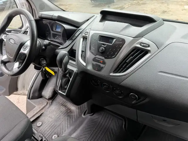 Ford Tourneo Custom view 27