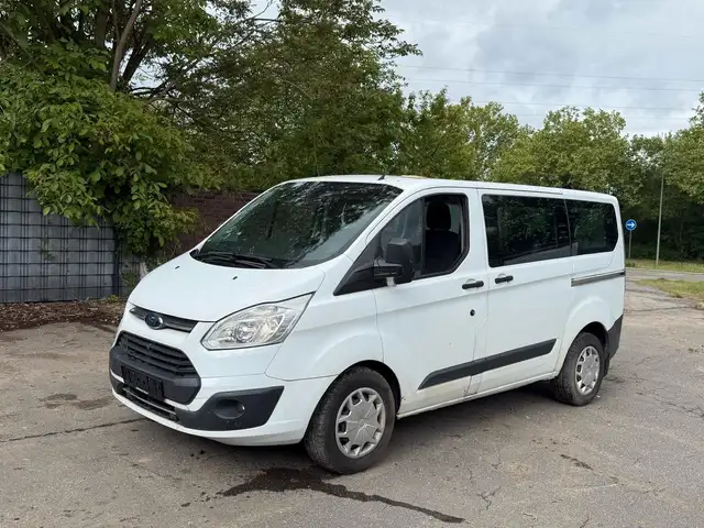 Ford Tourneo Custom view 3