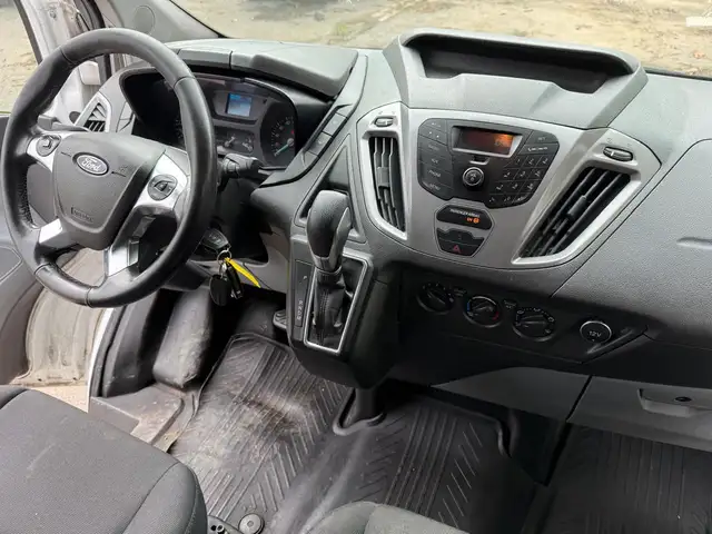 Ford Tourneo Custom view 25