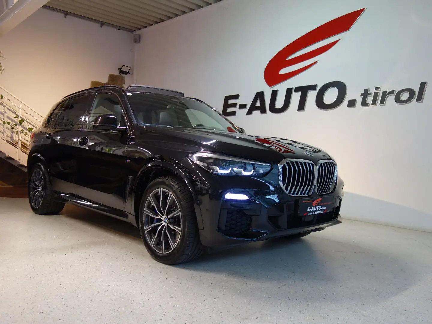 BMW X5 xDrive45e PHEV Aut. *M-PAKET *PANO *AHK *CARPLAY Schwarz - 1