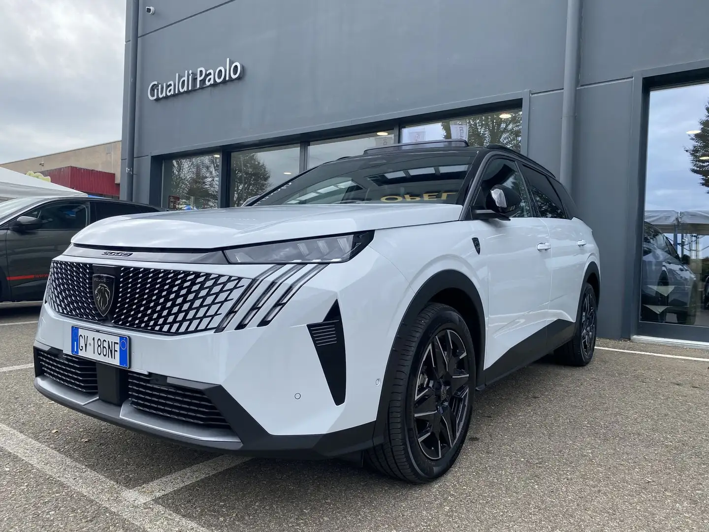 Peugeot 5008 Hybrid 145 e-DCS6 Allure Grigio - 1