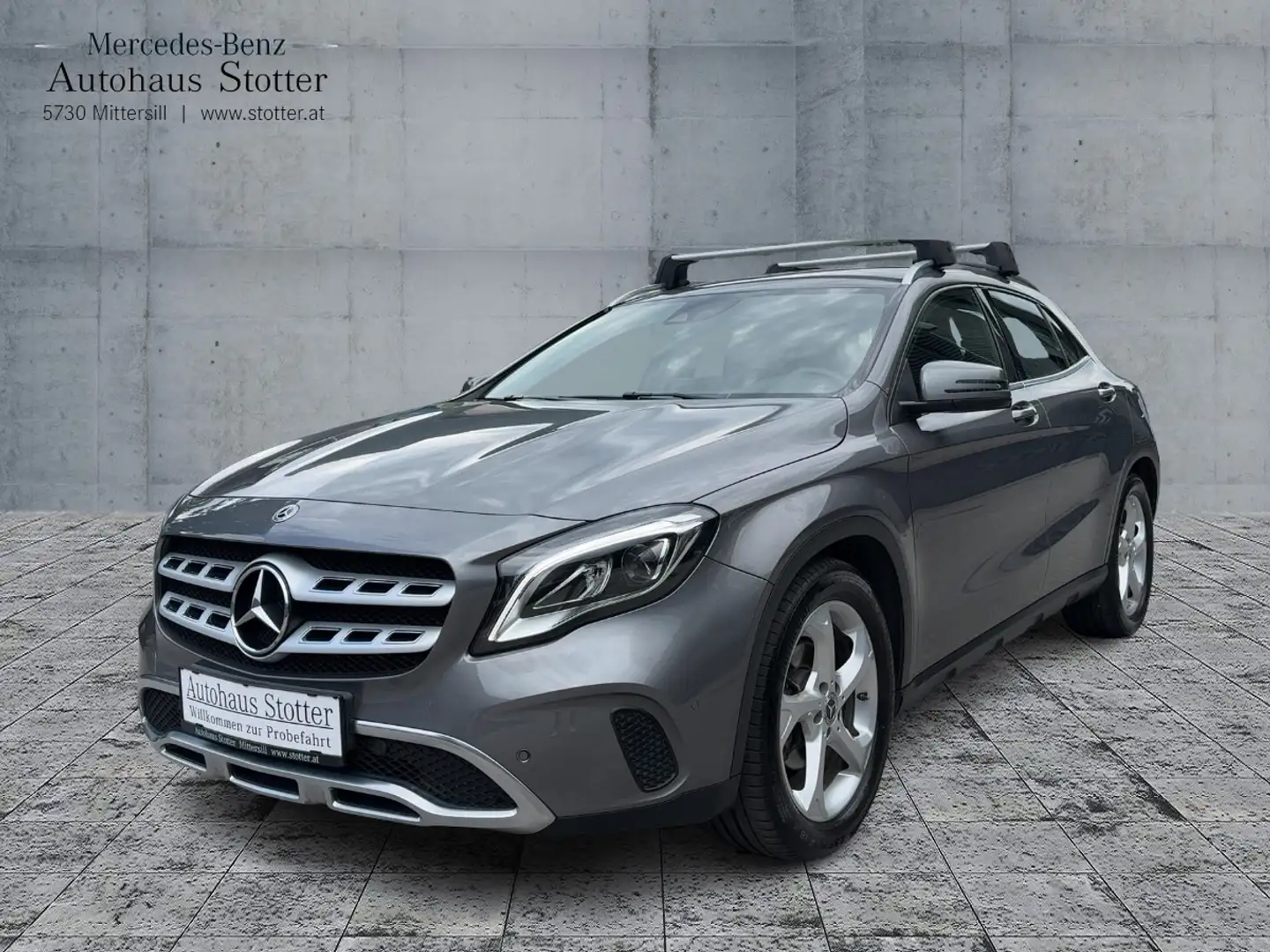 Mercedes-Benz GLA 200 d 4MATIC *AHK*Urban*RKam*PTS*Shz*LED* Grijs - 1