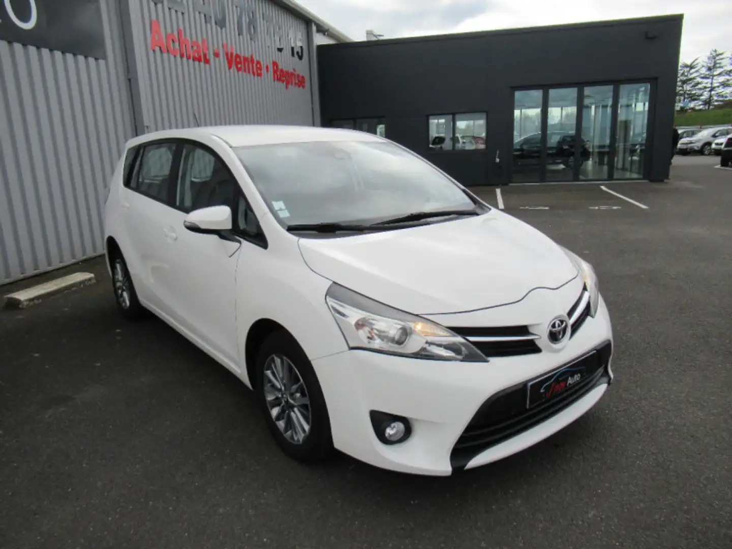 Toyota Verso 132 VVT-I TENDANCE - 2