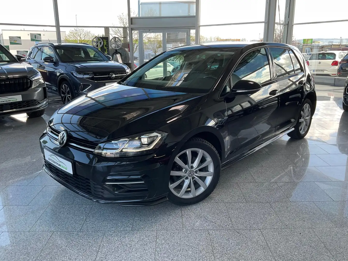 Volkswagen Golf 1.5TSI R-Line LED Navi Sportsitze Alcantara Busine Noir - 1