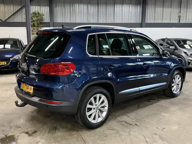 Volkswagen Tiguan view 3
