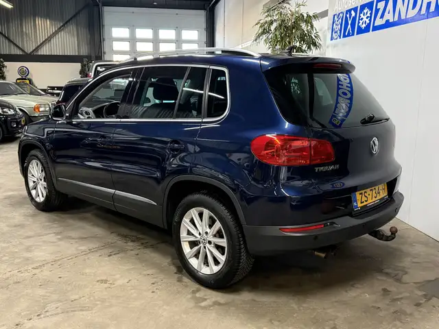 Volkswagen Tiguan view 2