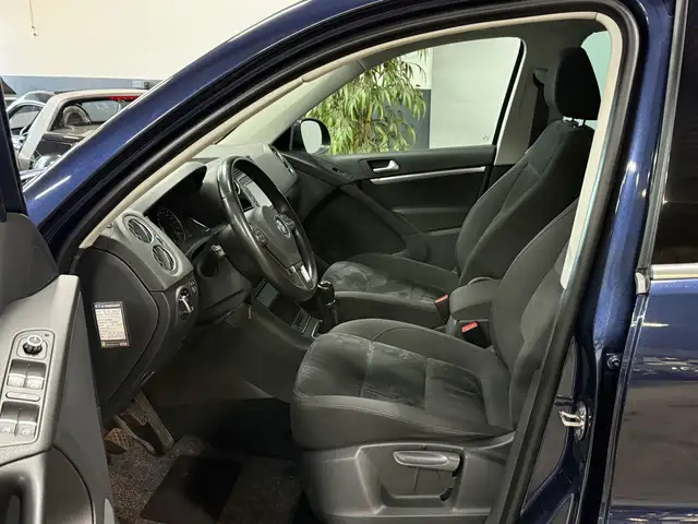 Volkswagen Tiguan view 6