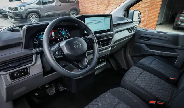 Volkswagen Transporter view 9