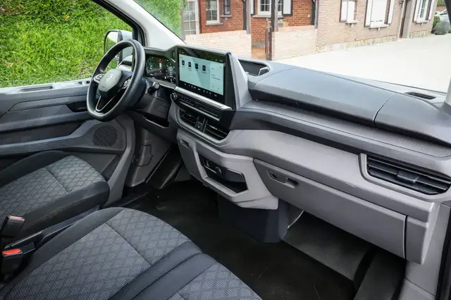 Volkswagen Transporter view 18