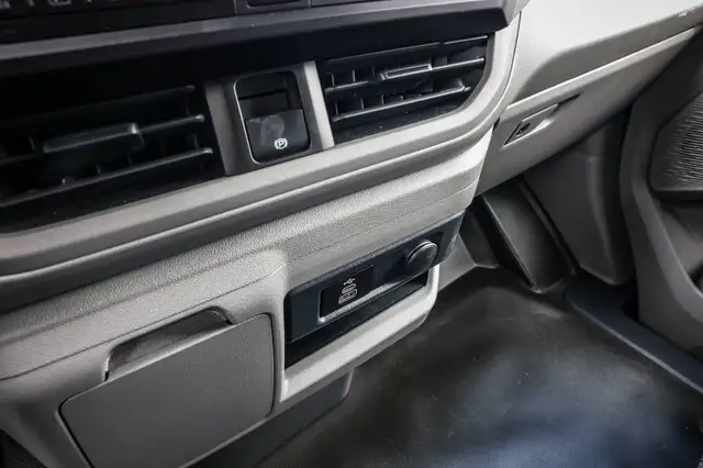 Volkswagen Transporter view 15