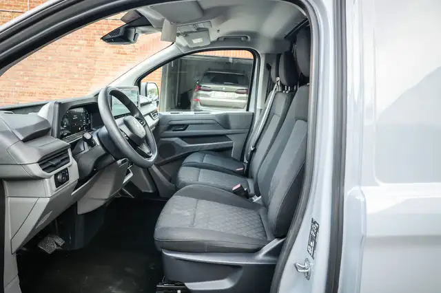 Volkswagen Transporter view 10