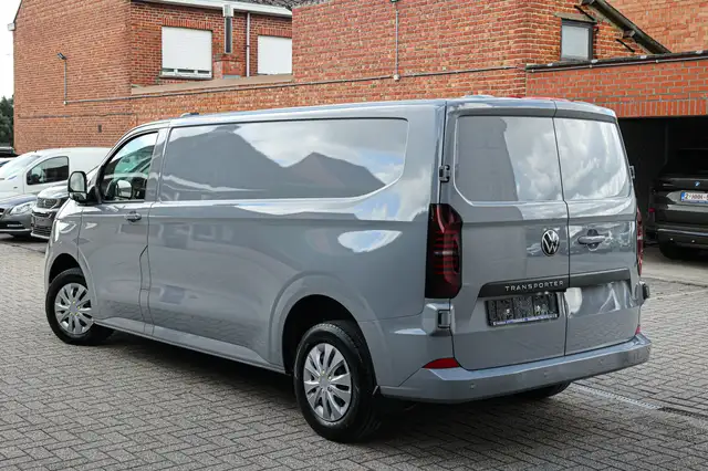 Volkswagen Transporter view 7