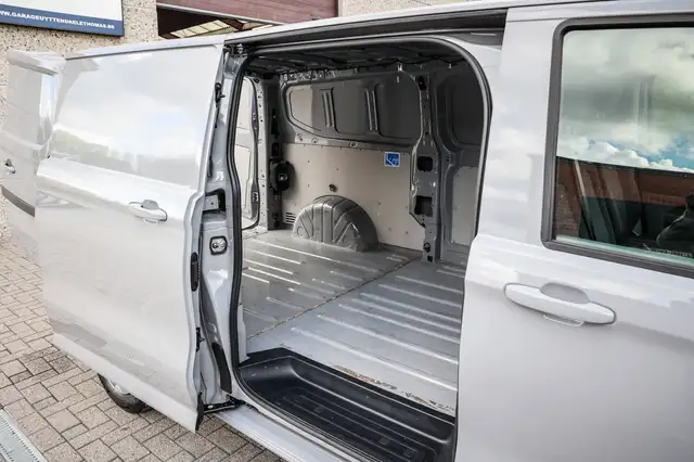 Volkswagen Transporter view 17