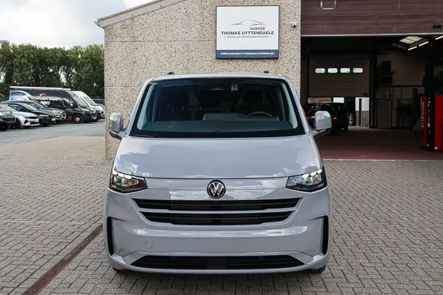 Volkswagen Transporter view 2