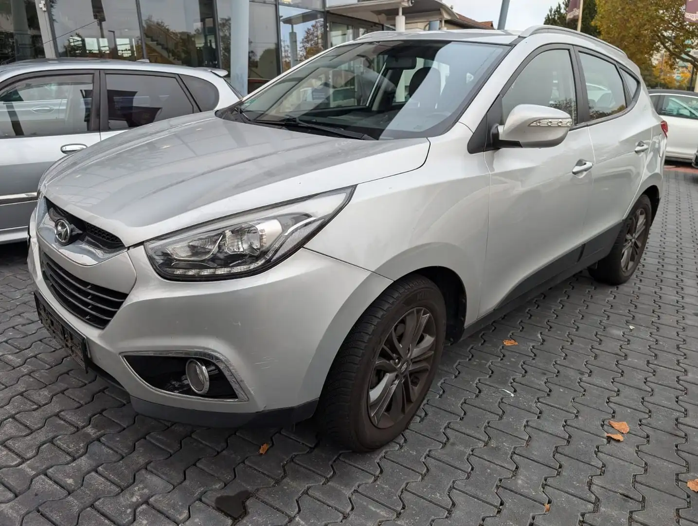 Hyundai iX35 FIFA World Cup Edition AWD Automatik Stříbrná - 1